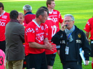 Anton Pfeffer (links) im Gespräch mit Stadionsprecher Fritz Dibidanzl.