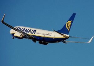800px-Ryanair.b737-800.aftertakeoff.arp