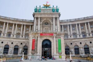 Blick auf die Österreichische Nationalbibliothek am Heldenplatz in Wien. Foto: ÖNB