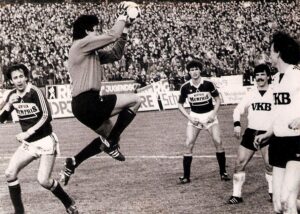 LASK gegen Austria, (1 : 4) am 24. März 1984, Linzer Stadion, 15.000 Zuschauer. V.l.: Tibor Nyilasi, Josef Schröttner, Toni Polster, Gert Trafella und Klaus Dantlinger. Foto: Erwin H. Aglas, oepb 