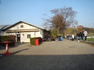 Blick in den Post SV Wien-Sportplatz in der Roggendorfgasse 2-4 im 17. Wiener Gemeindebezirk. Die "Post-Füchse" spielen seit Jahrzehnten in der Wiener Stadtliga eine gute und immer wieder erfolgreiche Rolle. Foto: oepb