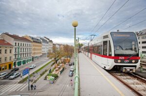 Blick auf eine Wiener U-Bahn-Linie 6 in der österreichischen Bundeshauptstadt, die von Florisdorf nach Siebenhirten fährt. Foto: Manfred Helmer