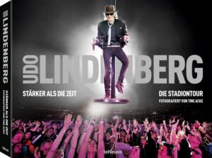 3 Kilogramm schwer, über 350 Seiten stark - eine geballte Ladung Udo Lindenberg erwartet die Fans anhand dieses meisterhaften Tournee-Almanachs, detailgetreu fotografiert von Tine Acke, erschienen bei teNeues. 