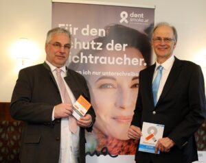 Links Dr. Christoph Reisner, MSc, Präsident der Ärztekammer für NÖ, sowie Univ.-Prof. Dr. Paul Sevelda, Präsident der Österreichischen Krebshilfe. Foto: Ärztekammer NÖ