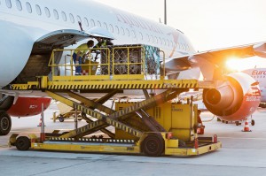 Während die österreichische Bundeshauptstadt Wien langsam erwachte, kam am Flughafen in Schwechat ...