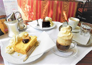 Hingehen, eintauchen, sitzen, plaudern, genießen – dies sind nach wie vor die triftigen Gründe, ein Wiener Kaffeehaus zu besuchen. Foto: oepb