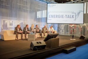 Energie-Talk der RENEXPO INTERHYDRO 2019 mit (von links) Dr. Axel Berg, Dr. Michael Losch, PR-Moderatorin Angelika Pehab, DI Herfried Harreiter, Detlef Fischer und Dirk Hendricks. Foto: © MZS / Habring 